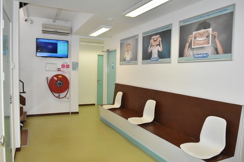 Tandarts Zaandam DentalZorg wachtkamer boven